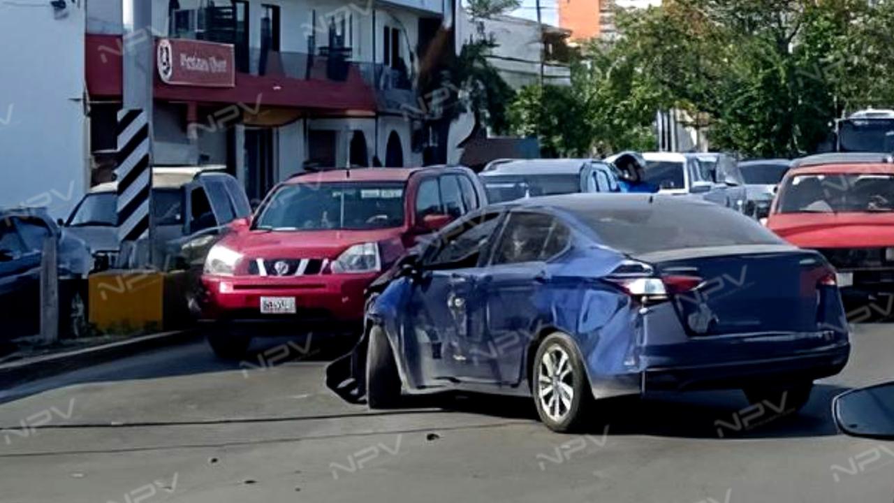 Trompo causa accidente y se escapa en Pancho Villa y libramiento