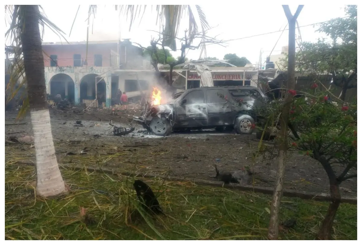 Un coche bomba ataca la sede de la policía comunitaria en Coahuayana, Michoacán, y causa cinco muertos