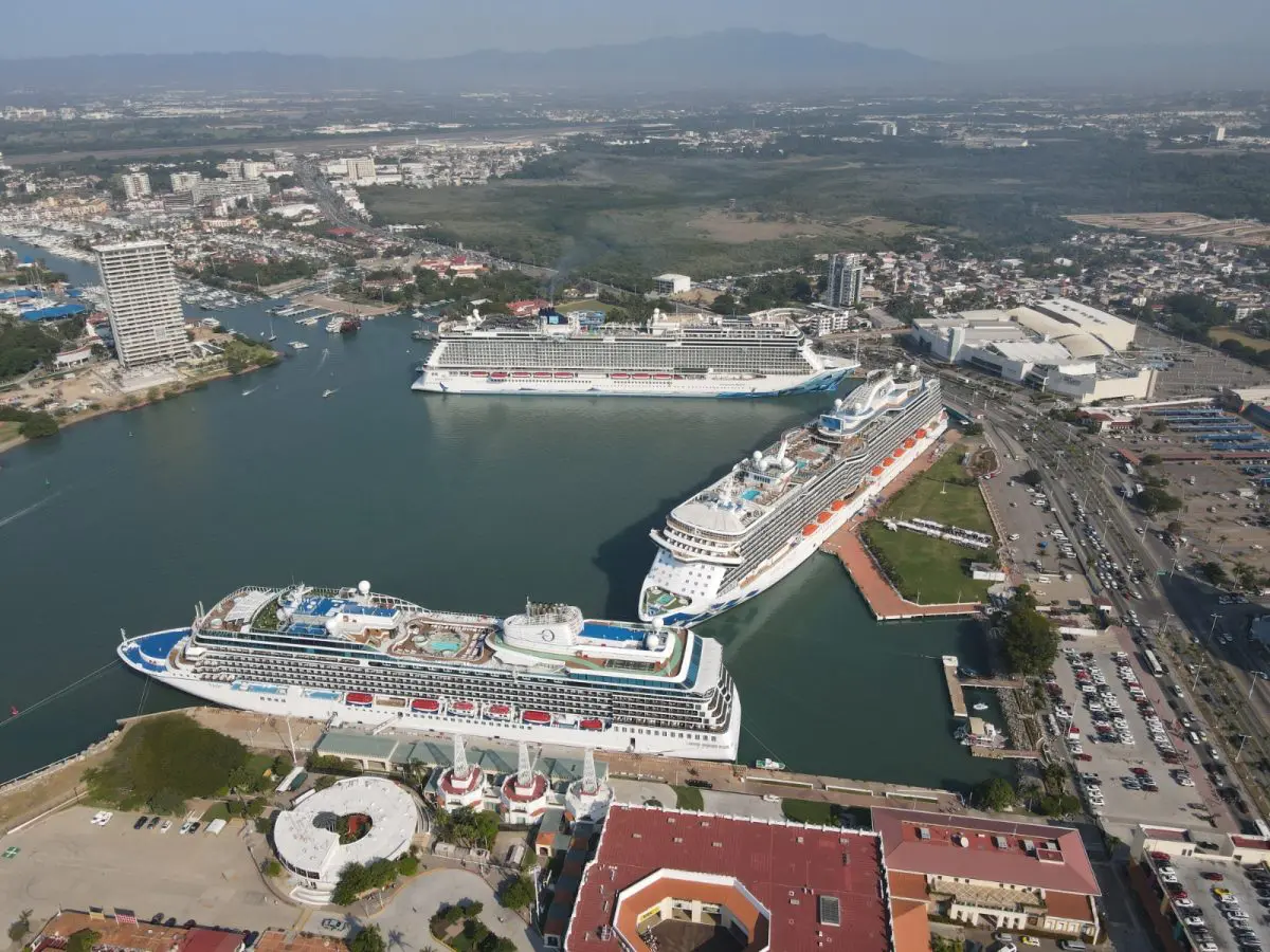Vallarta se llena de magia esta Navidad con triple llegada de cruceros