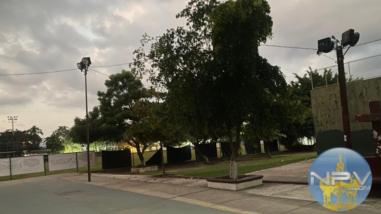 Vecinos reportan explosiones de cohetes en la Unidad Deportiva Agustín Flores