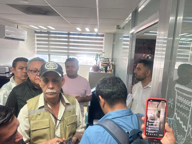 Vicefiscal de Sinaloa expulsa a periodistas de su oficina durante la cobertura de casos de desapariciones