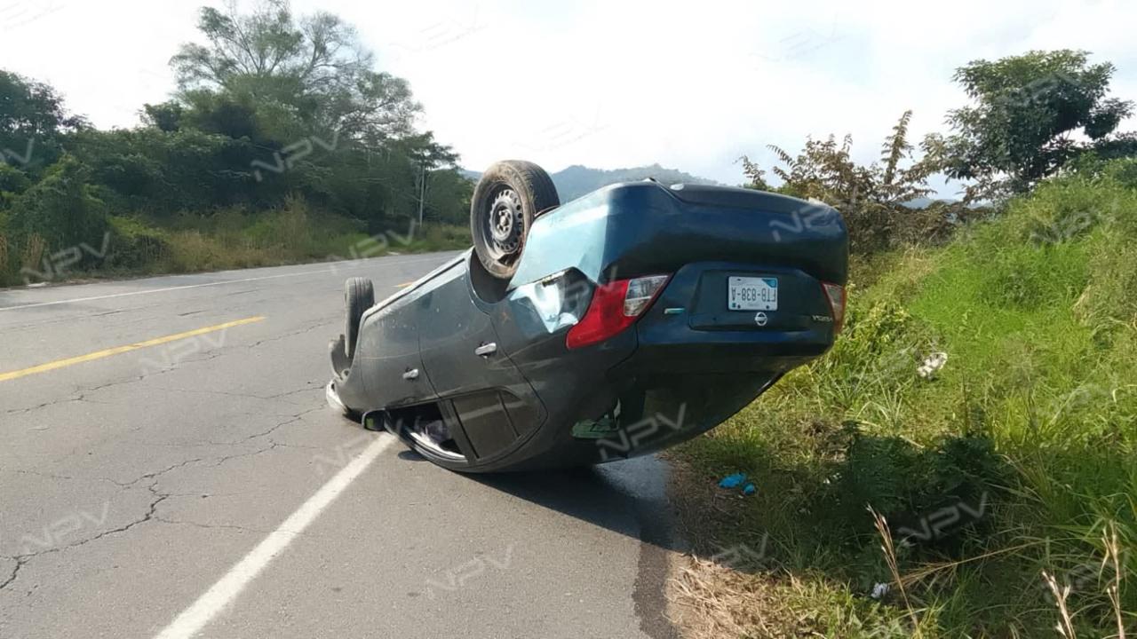 Volcadura reportada en la carretera 200 a la altura de El Tuito