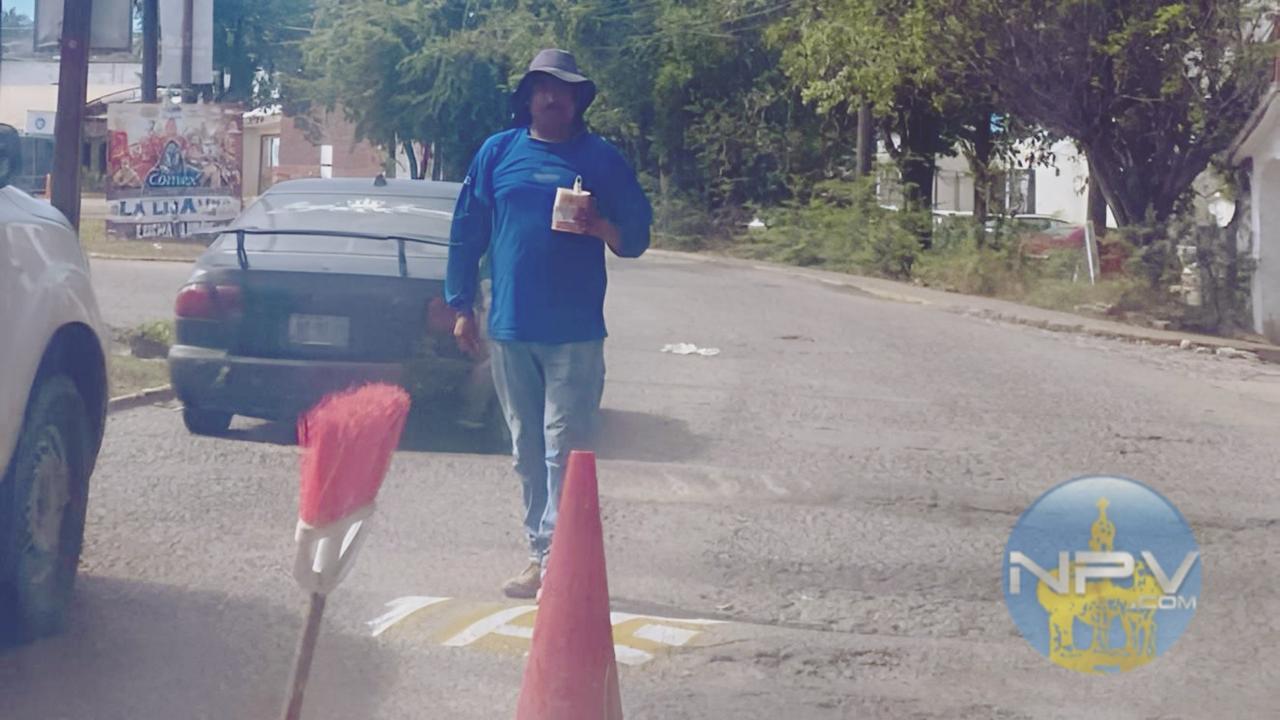 Voluntarios llenan de color los topes de Puerto Vallarta a cambio de propinas