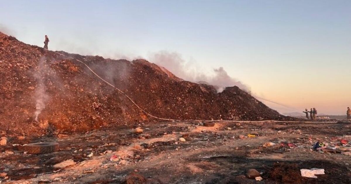 ¡Comenzó el viernes! Controlan el incendio en el basurero de Culiacán