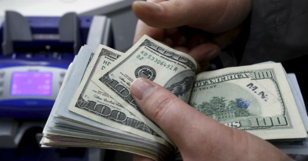 ¡El dólar se desploma a menos de 18 pesos! Así se presenta su cotización en Sinaloa este martes.