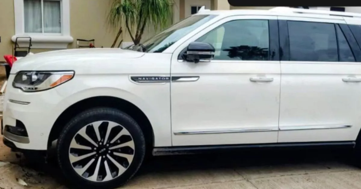 ¡La hallaron olvidada! Encuentran camioneta de lujo con cartuchos de AK-47 en Montecarlo, Culiacán