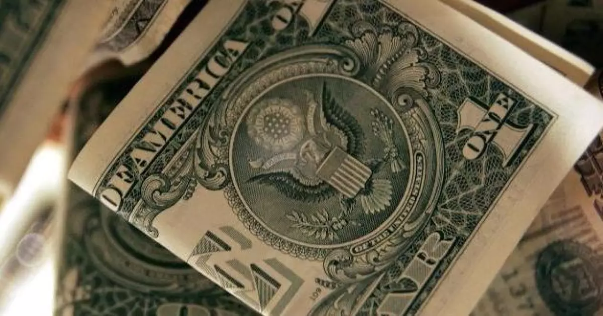 ¿Cuánto cuesta el dólar hoy? Descubre el tipo de cambio del 8 de diciembre de 2025.