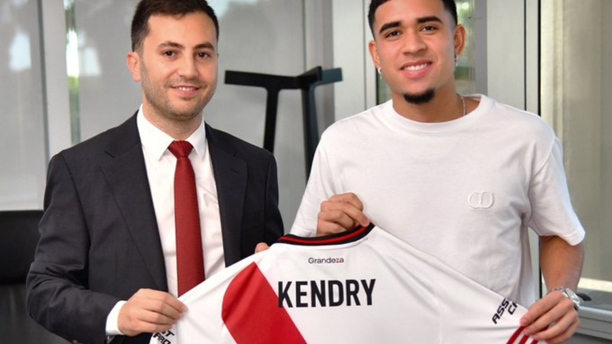 El Chelsea ficha a Kendry Páez y lo cede a préstamo a River Plate