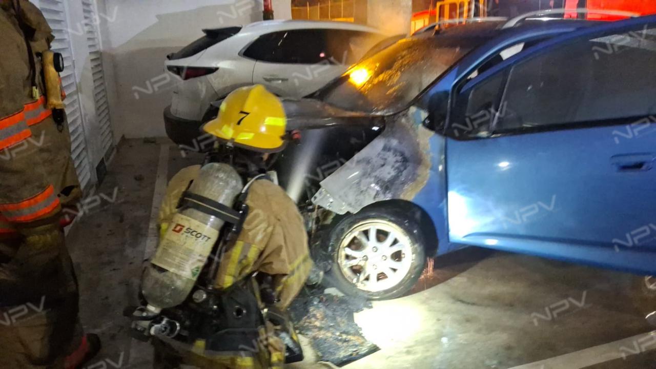 Incendio de auto genera alarma en el fraccionamiento Bambú