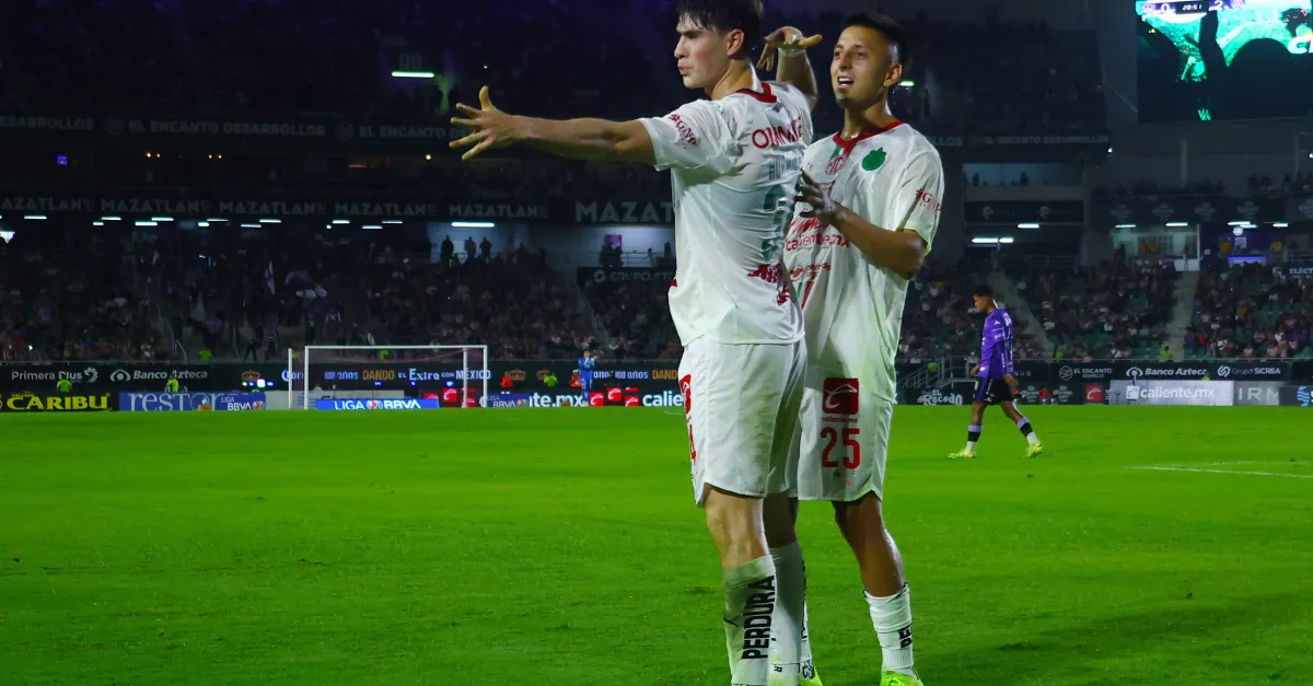 Chivas lucha pero logra la victoria sobre Mazatlán para seguir liderando la Liga MX.