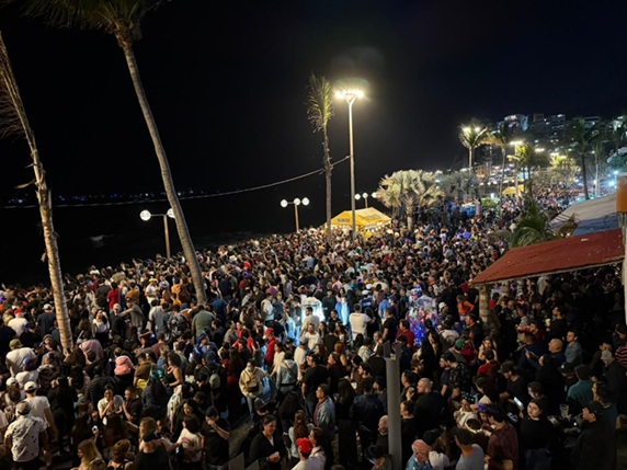 El Domingo de Carnaval Internacional 2026 atrae a más de 575 mil personas a las festividades del puerto.