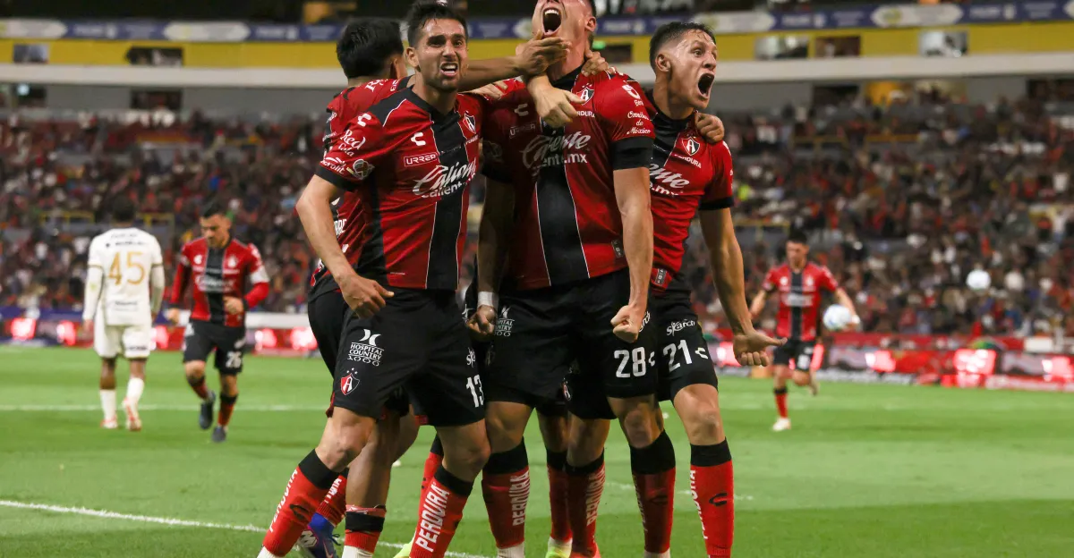 Gol tardío le da el empate a Atlas contra unos Pumas en problemas