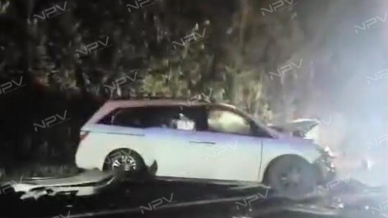 Trágico accidente en la autopista: informes de vehículos prensados y calcinados