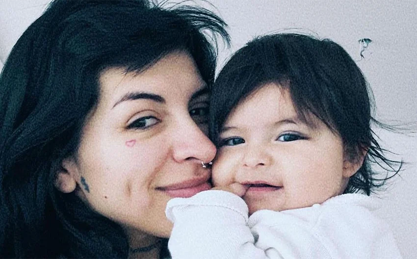 De la batalla legal entre celebridades al Congreso: La Ley Cazzu busca impedir que padres ausentes bloqueen los viajes de sus hijos.