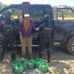 Detienen a un hombre con un alijo de drogas tras su intento de fuga en Mascota