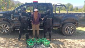 Detienen a un hombre con un alijo de drogas tras su intento de fuga en Mascota