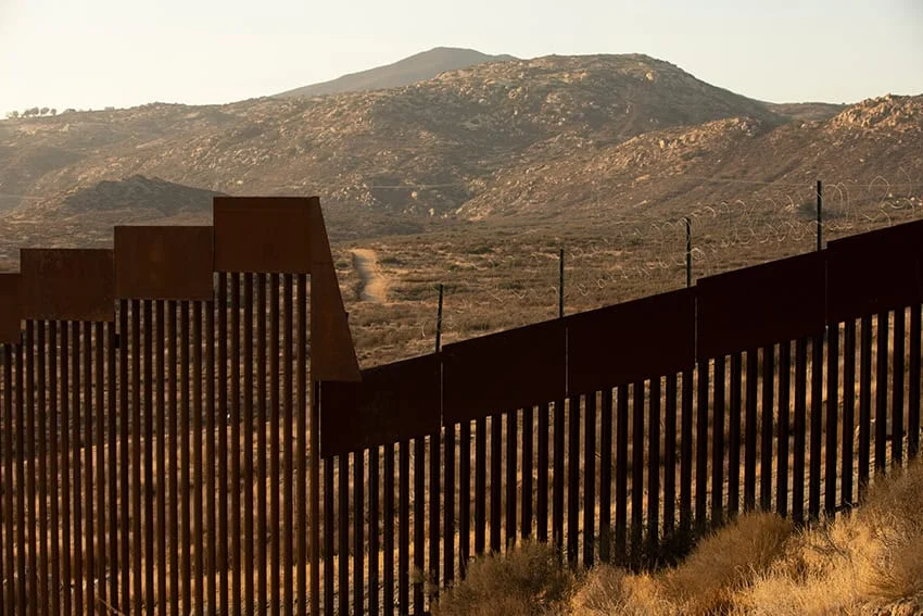 La construcción del muro fronterizo de EE. UU. causa daños en el sagrado Cerro Cuchumá en la frontera México-Estados Unidos