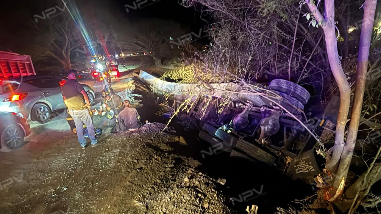 Se desplomó una de las vigas del puente de La Desembocada.