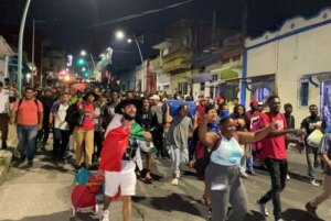 Una nueva caravana de migrantes parte de Chiapas hacia Ciudad de México en busca de visas para trabajar en el país.