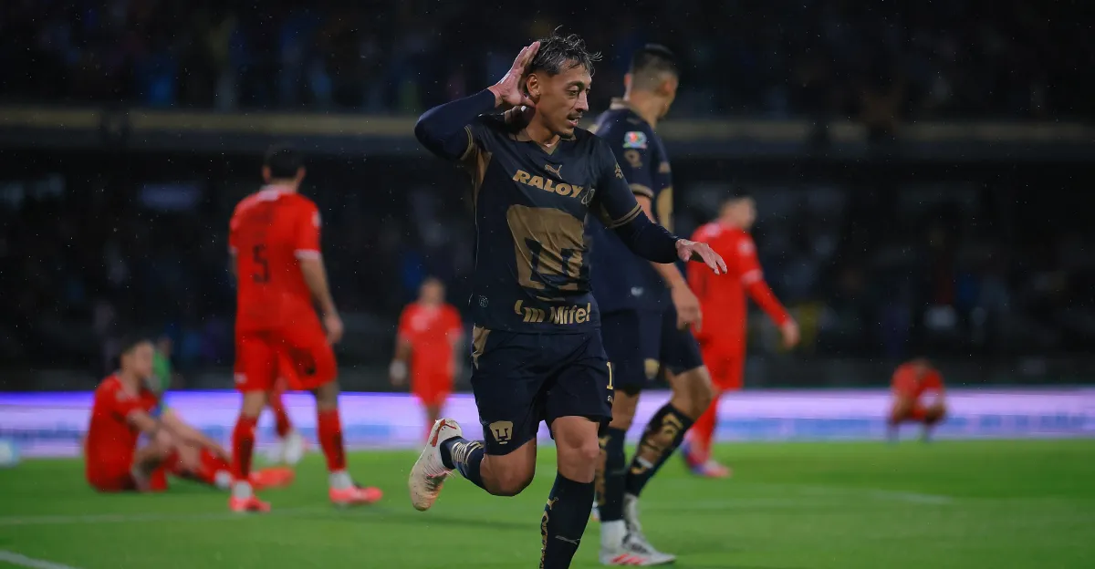 Un gol en los últimos minutos le otorga a los Pumas un empate contra Necaxa.