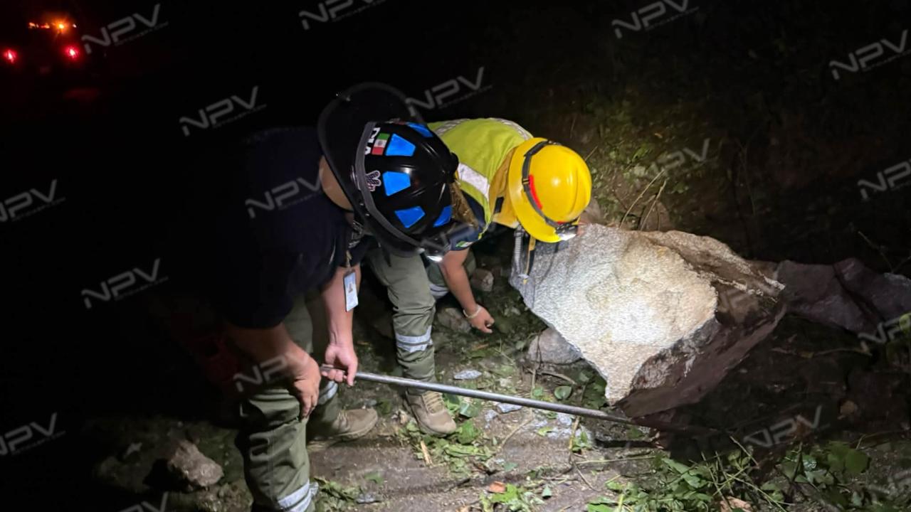 Deslizamiento interrumpe parcialmente la carretera 200 hacia El Tuito