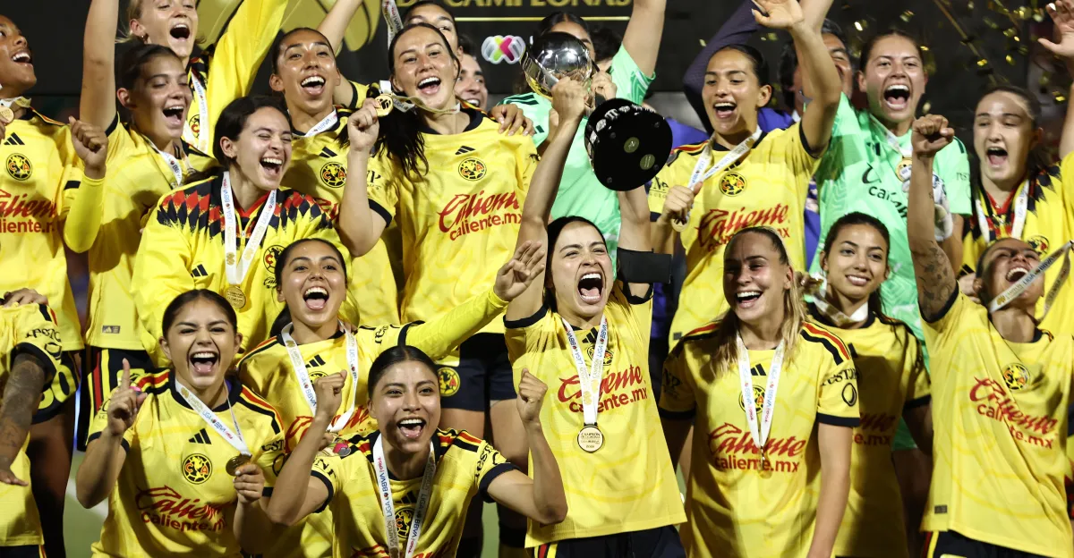 El Club América Femenil y Scarlett Camberos hacen historia en el fútbol femenino de México.