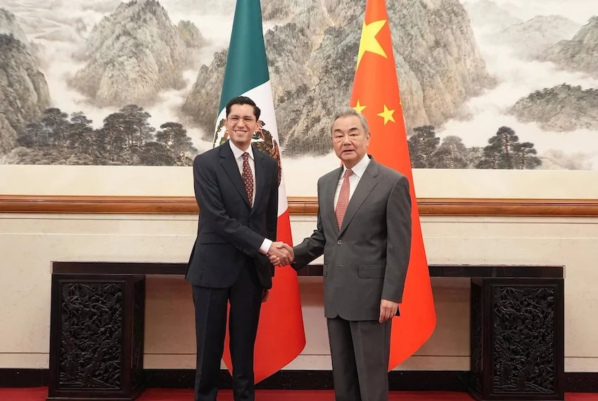 El titular de relaciones exteriores de México busca puntos en común con China en Pekín