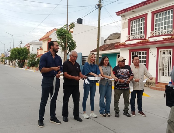 Inauguran la calle Huatabampito renovada en Infonavit Playas y anuncian su ampliación