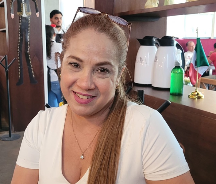 Jacqueline Cisneros honra la memoria de los pescadores desaparecidos, 31 años después del huracán Ismael