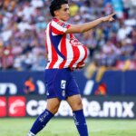 Las Chivas vencen con contundencia al Atlético San Luis y mantienen su mejoría en el torneo.