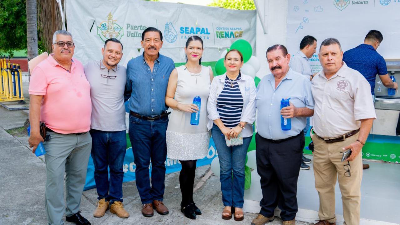 Más de 1,300 estudiantes de la ETI 3 se benefician con la instalación de bebederos de SEAPAL Vallarta