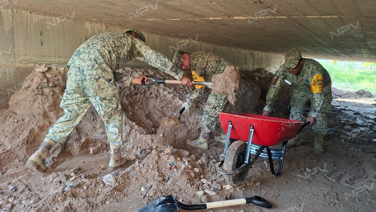 Militares realizan labores de limpieza en calles y drenajes de El Pitillal