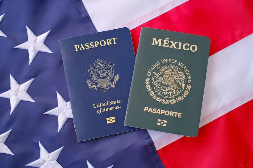 ¿Naciste en EE. UU. de un padre mexicano? Aquí tienes ayuda para entender tu nacionalidad dual.